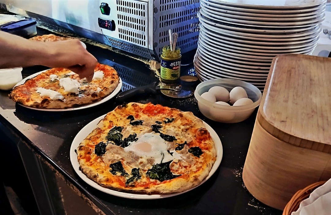 Pizza oven with flames