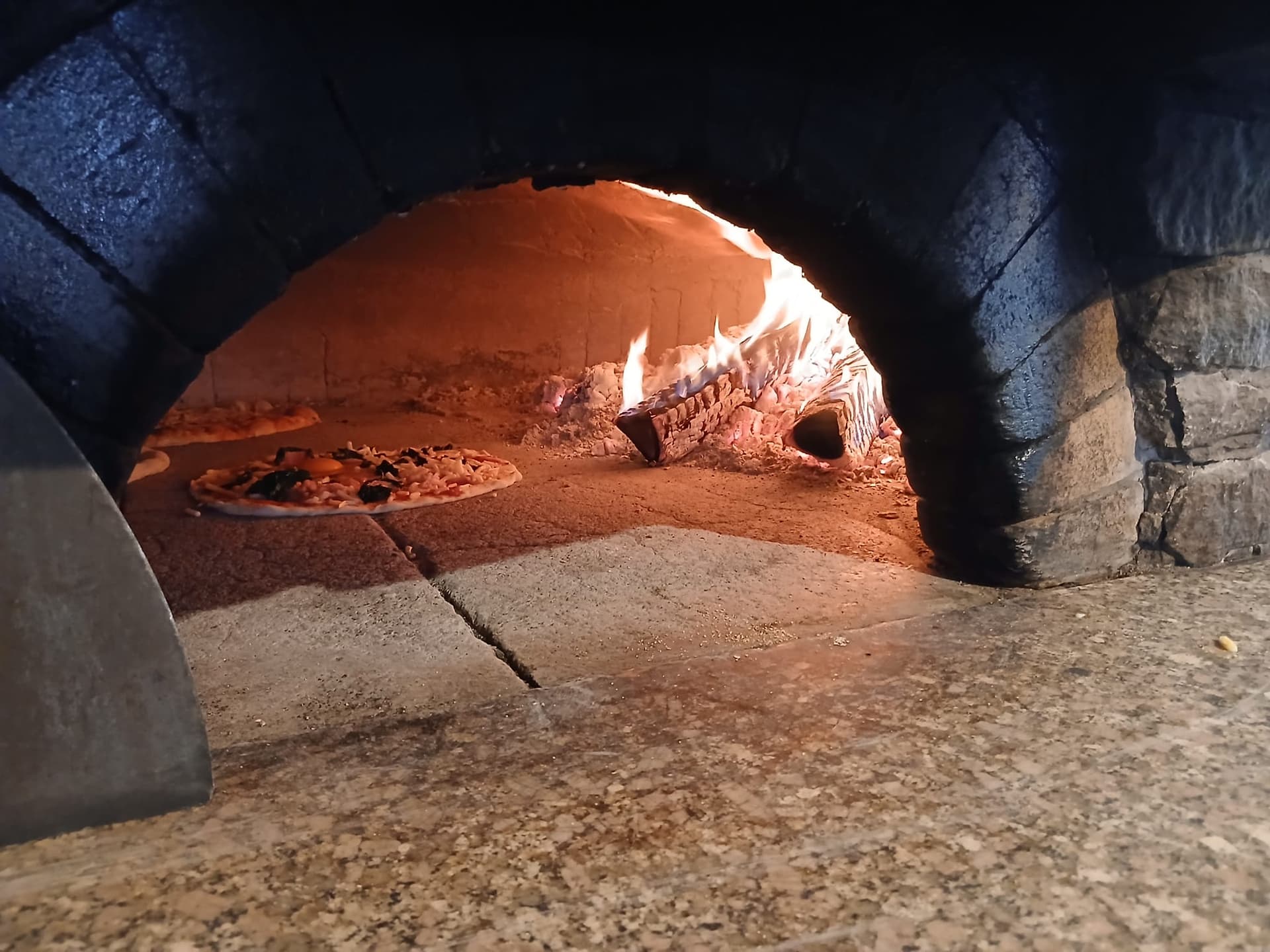 Pizza oven with flames